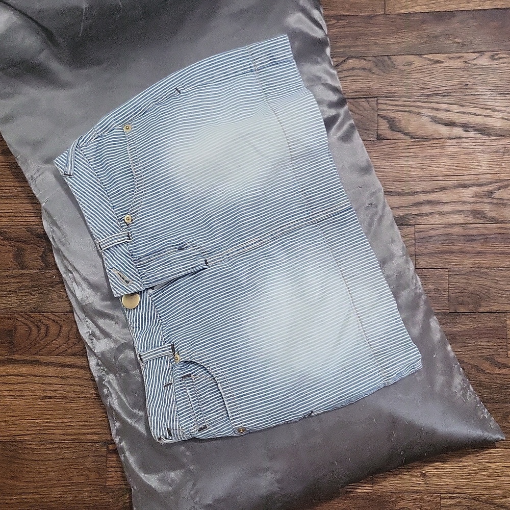 3/$13 🌈 SO pinstriped denim Miniskirt